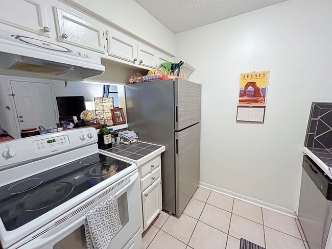 Building Photo - 1 bedroom  Property off Lee Drive- Availab...