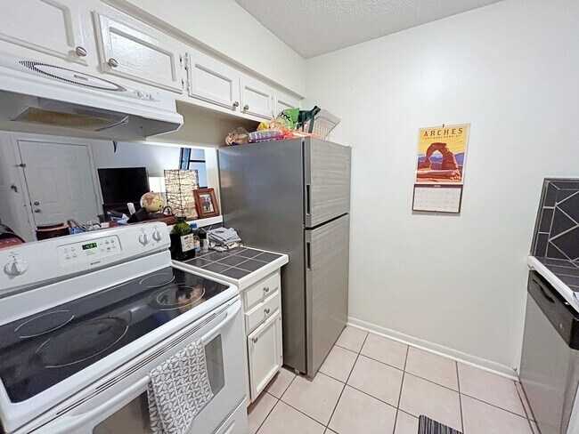 Foto del edificio - 1 bedroom  Property off Lee Drive- Availab...
