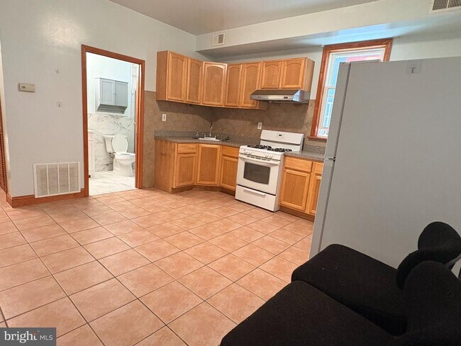 Foto del edificio - 1318 W Girard Ave