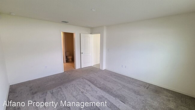 Building Photo - 4 br, 2 bath House - 2129 Ficus St.