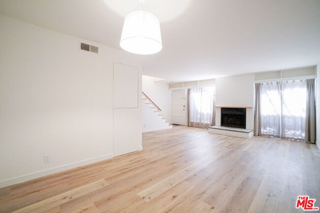 Building Photo - 1534 N Formosa Ave