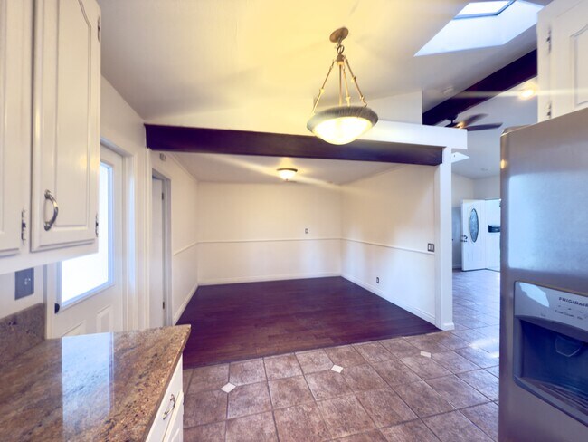 Foto del edificio - 1857 Vicente Dr