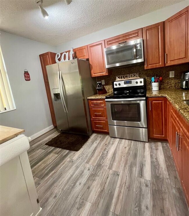 Building Photo - 2660 Carambola Cir N