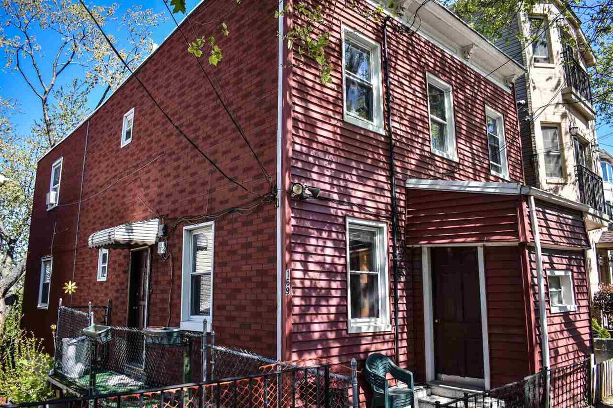 169 Liberty Ave, Jersey City, NJ 07306 House Rental in Jersey City