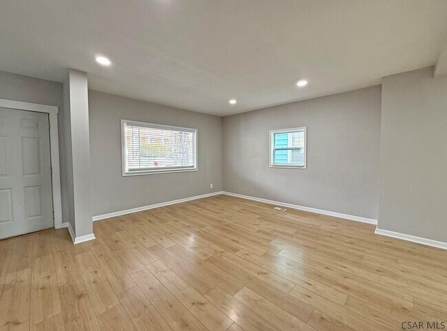 Foto del edificio - 512 Graham Ave