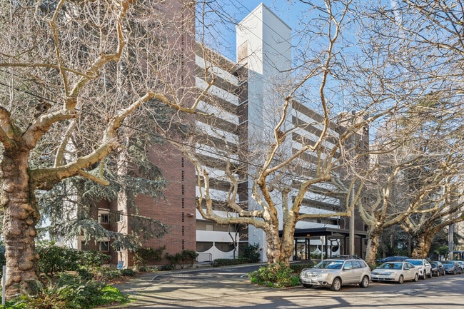 Building Photo - 505 Belmont Ave E
