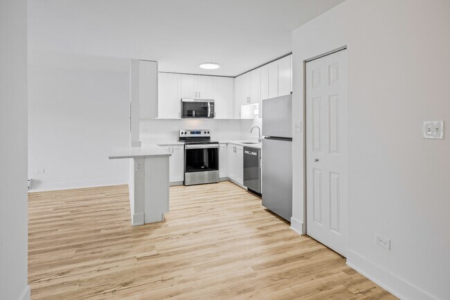 Foto del edificio - Modern 2 Bedroom Apartments | Recently Renovated | Pet Friendly | Prime Location