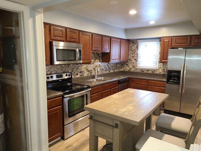 Foto del edificio - 6452 Dillard Pl