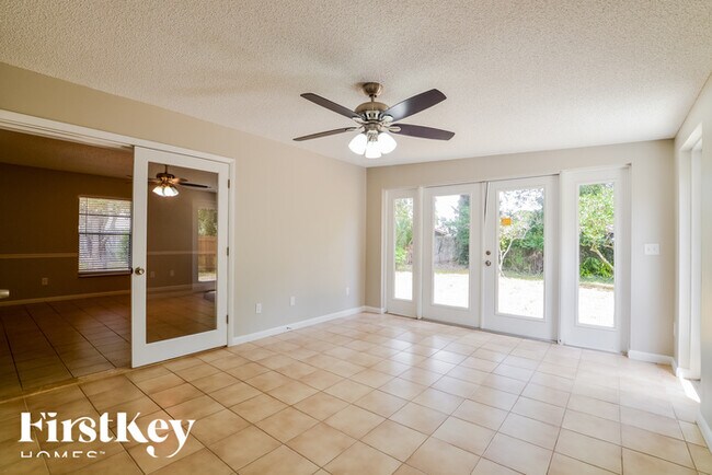 Building Photo - 1257 Poinsettia Dr