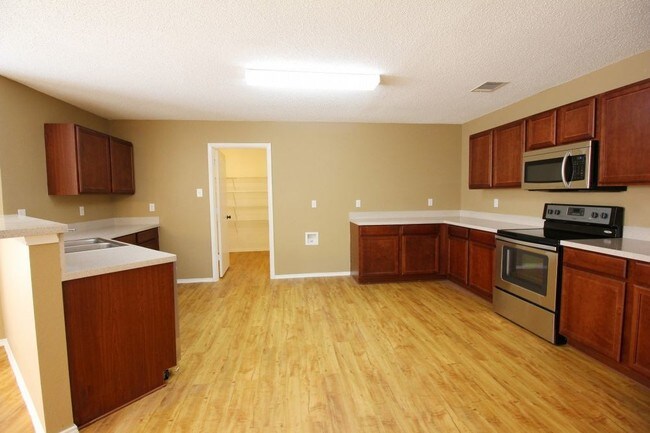 Building Photo - 6756 Shadow Creek