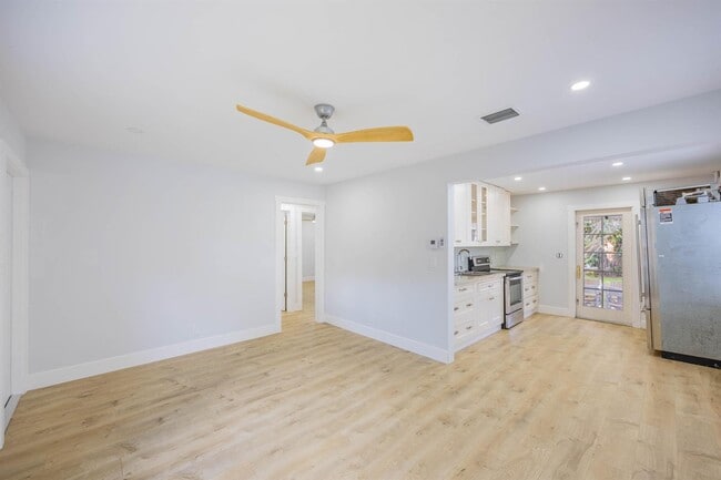 Building Photo - 730 Winters St