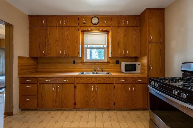 Foto del edificio - 504 N Elm Ave