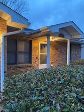 Building Photo - 223 Kate Dr