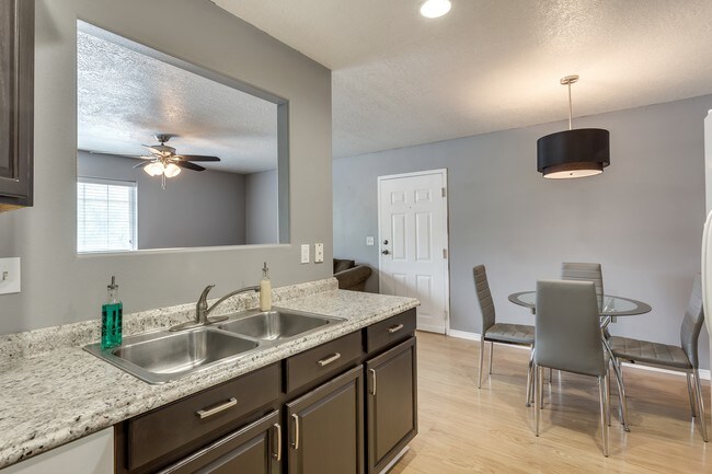 Foto del edificio - 30 W 7500 S