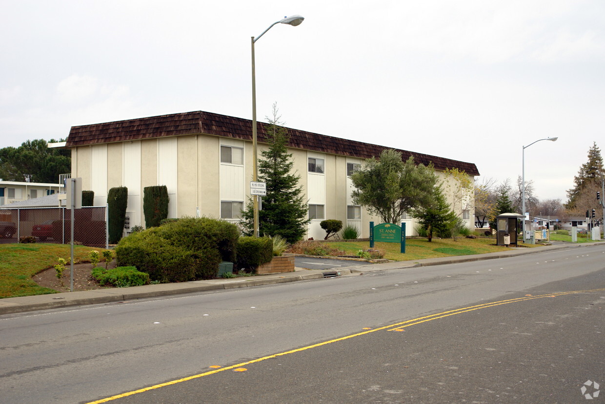 Primary Photo - St. Anne Apartments