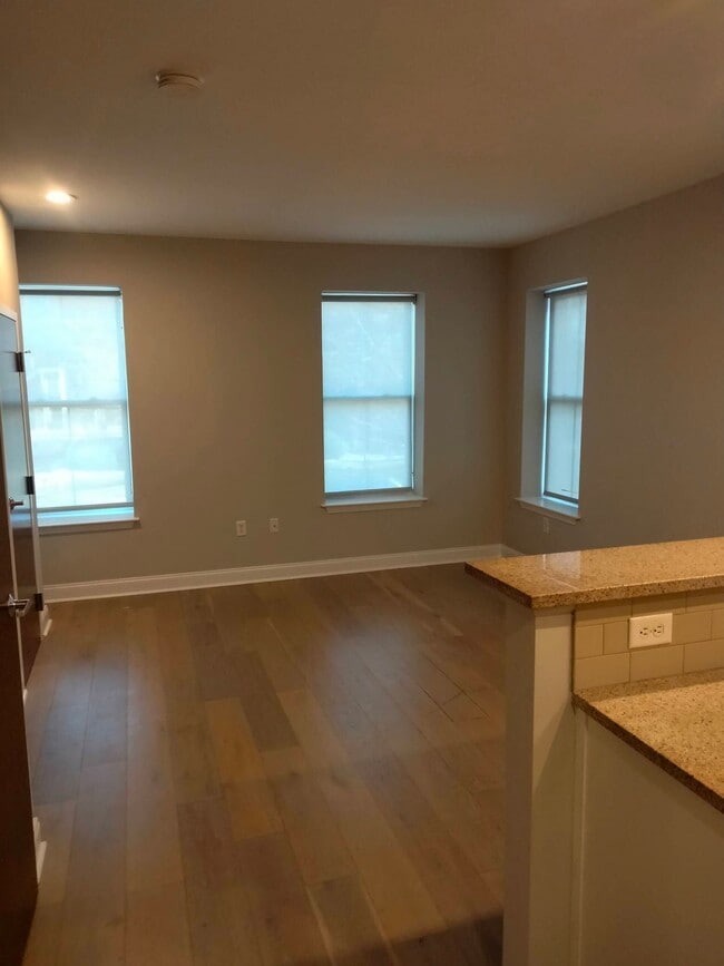 Building Photo - 57 Imlay St