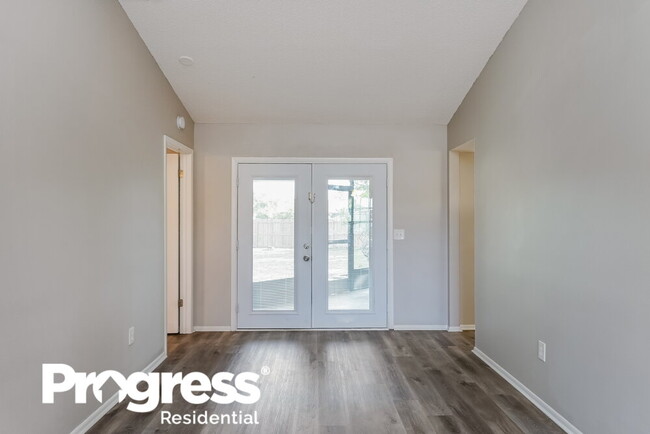 Foto del edificio - 7206 Orchid Lake Rd