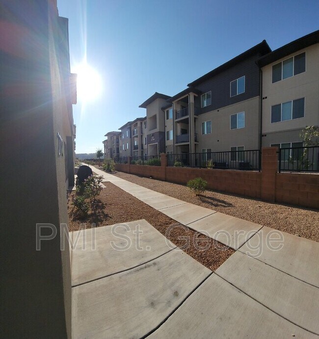 Foto del edificio - 2711 E Gray Birch Dr