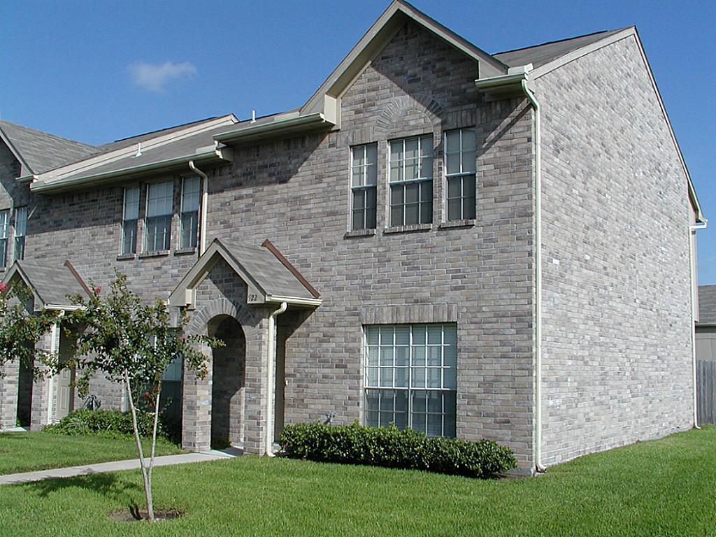 Foto principal - 922 Birnham Woods Blvd