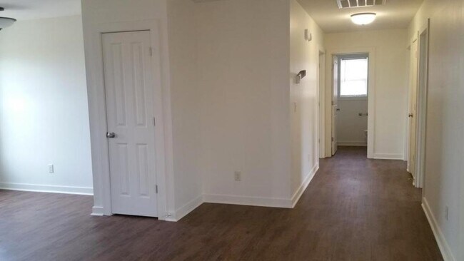 Building Photo - 118 Shuman Ln