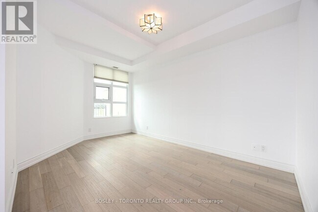Photo du bâtiment - 650-650 Mt Pleasant Rd