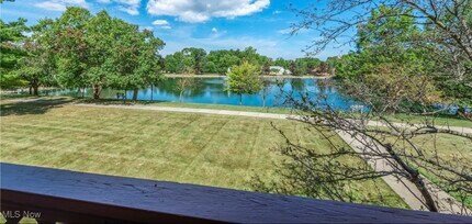 Building Photo - 8599 Scenicview Dr
