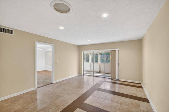 Foto del edificio - 374 Bennington Ln