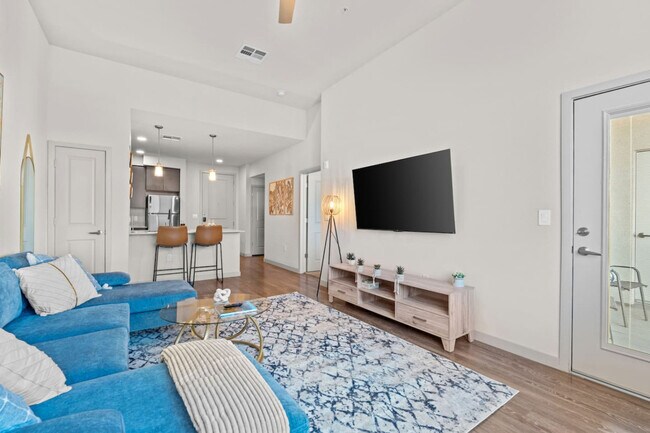 Building Photo - 711 W Broadway Rd