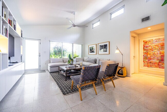 Foto del edificio - 420 NE 87th St
