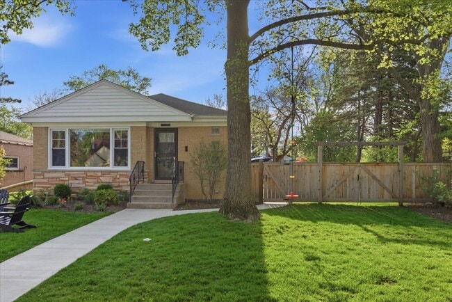 Building Photo - 9237 Lincolnwood Dr