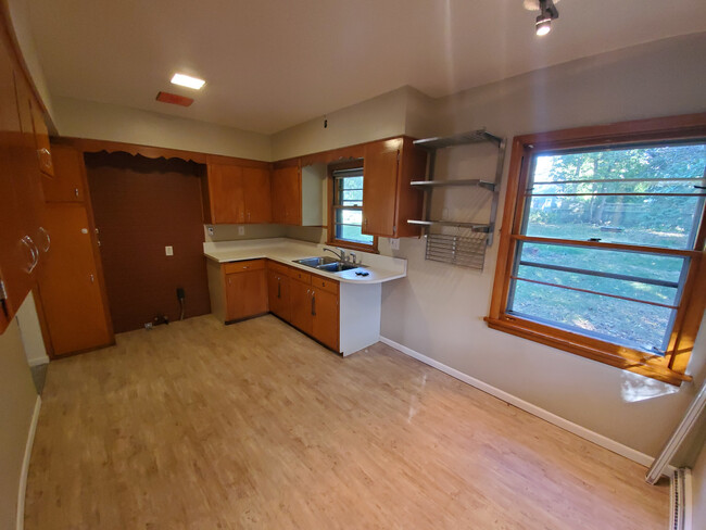 Building Photo - 1430 N 70th St