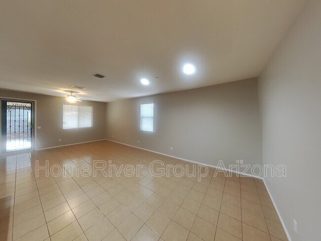 Foto del edificio - 21155 W Berkeley Rd