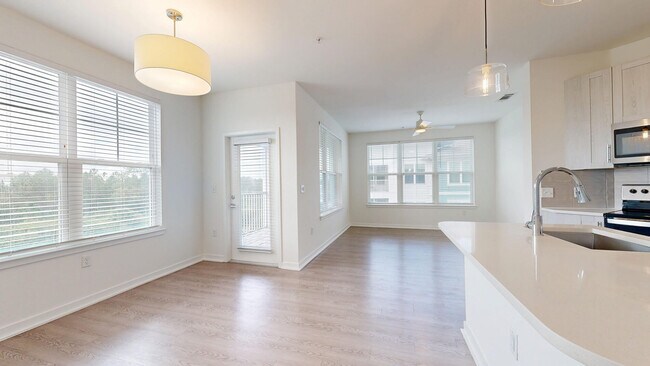 Interior Photo - Essex Luxe Apartments