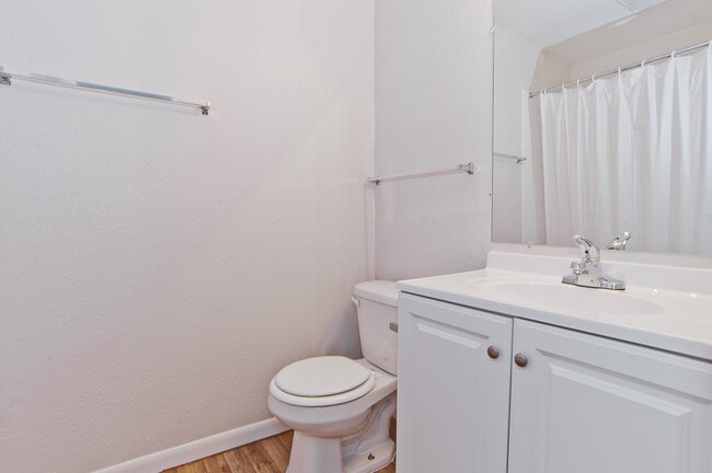 Building Photo - Aden Crest Ft. Worth