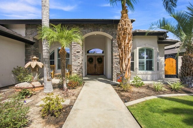 Building Photo - 14728 Redwood Springs Dr