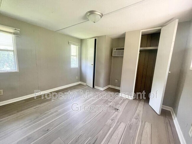 Foto del edificio - 155 Oakvale Rd