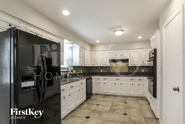 Building Photo - 3202 Holly Green Dr