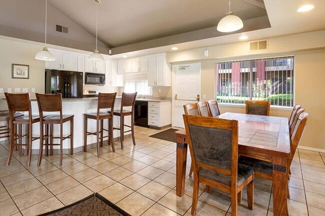 Clubhouse - Lakeshore Apartments