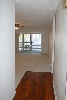 Building Photo - 102 Meadow Park Ln