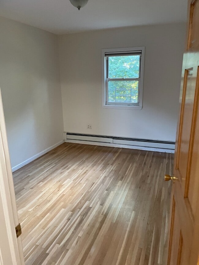 Building Photo - 2051 Mayflower Ave