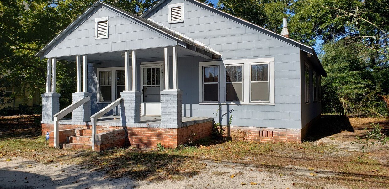 Primary Photo - 1211 N Main St