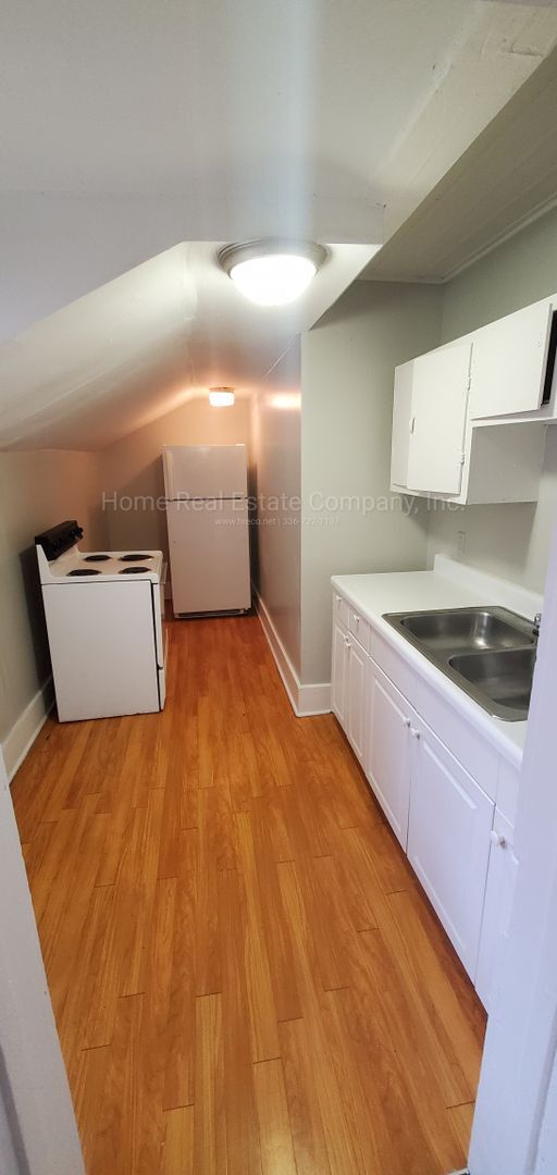 Foto del edificio - 412 W. First Street Apt B
