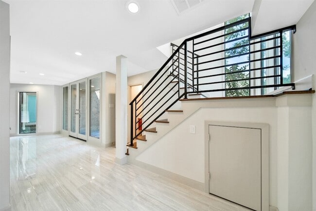 Foto del edificio - 15607 Memorial Dr