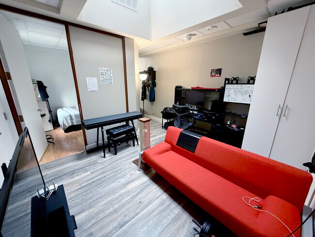 Photo du bâtiment - 1962 Gerrard St E