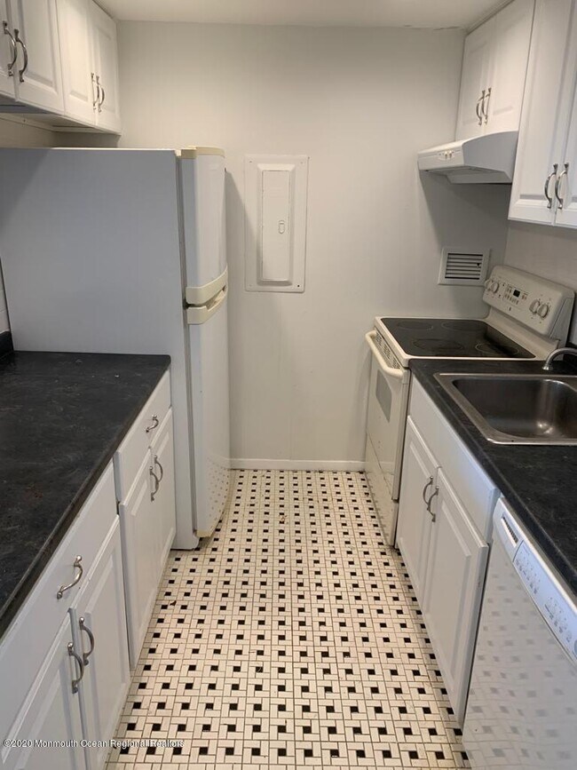 Building Photo - 480 Ocean Ave