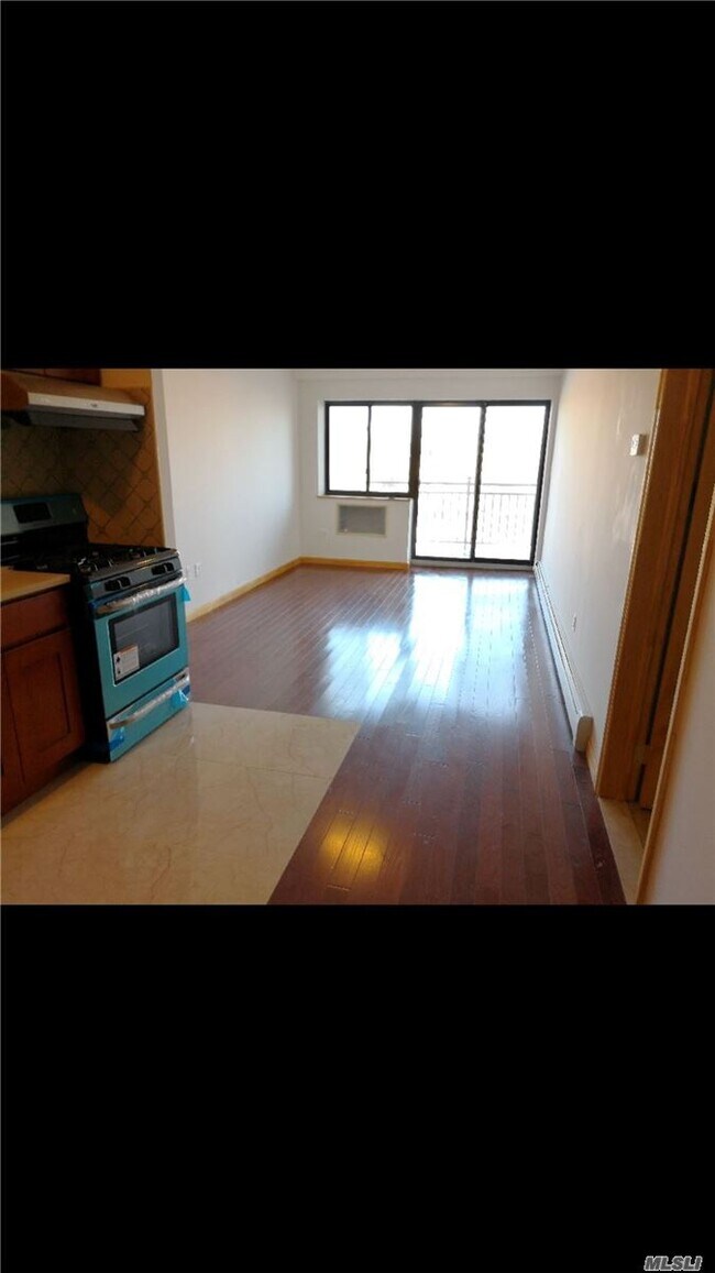 Foto del edificio - 37-49-49 81st St