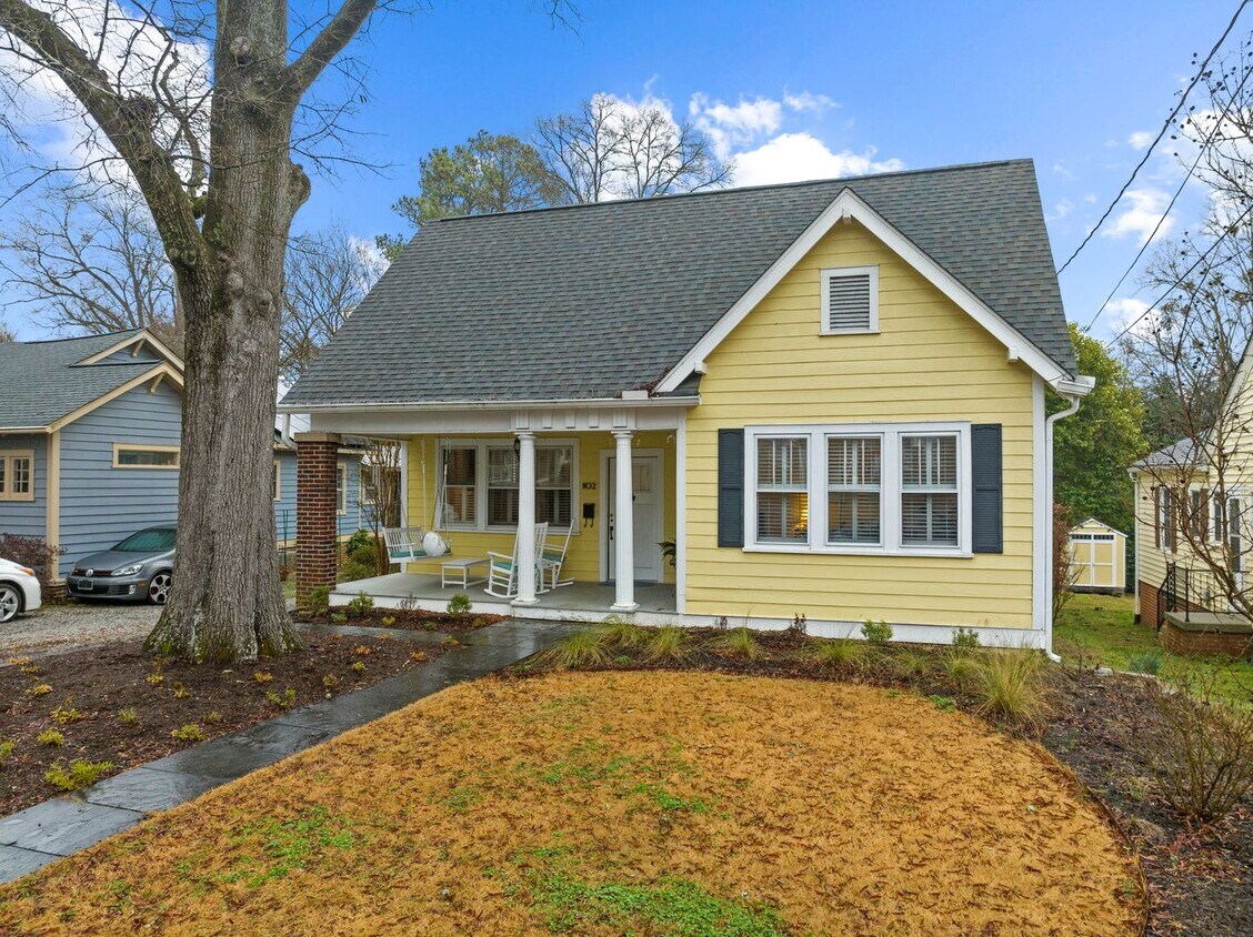 Primary Photo - Vintage charm with Updated Amenities - Gor...