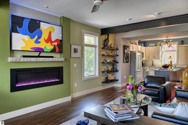 Building Photo - 131 W State St