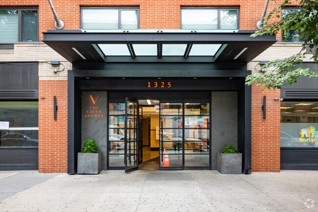 Building Photo - 1325 Fifth Ave