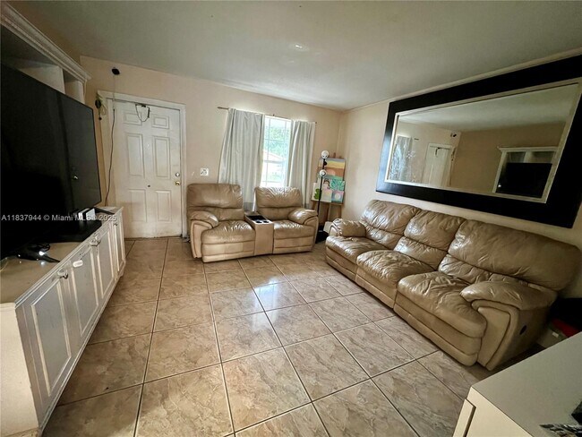 Foto del edificio - 200 SW 11th St